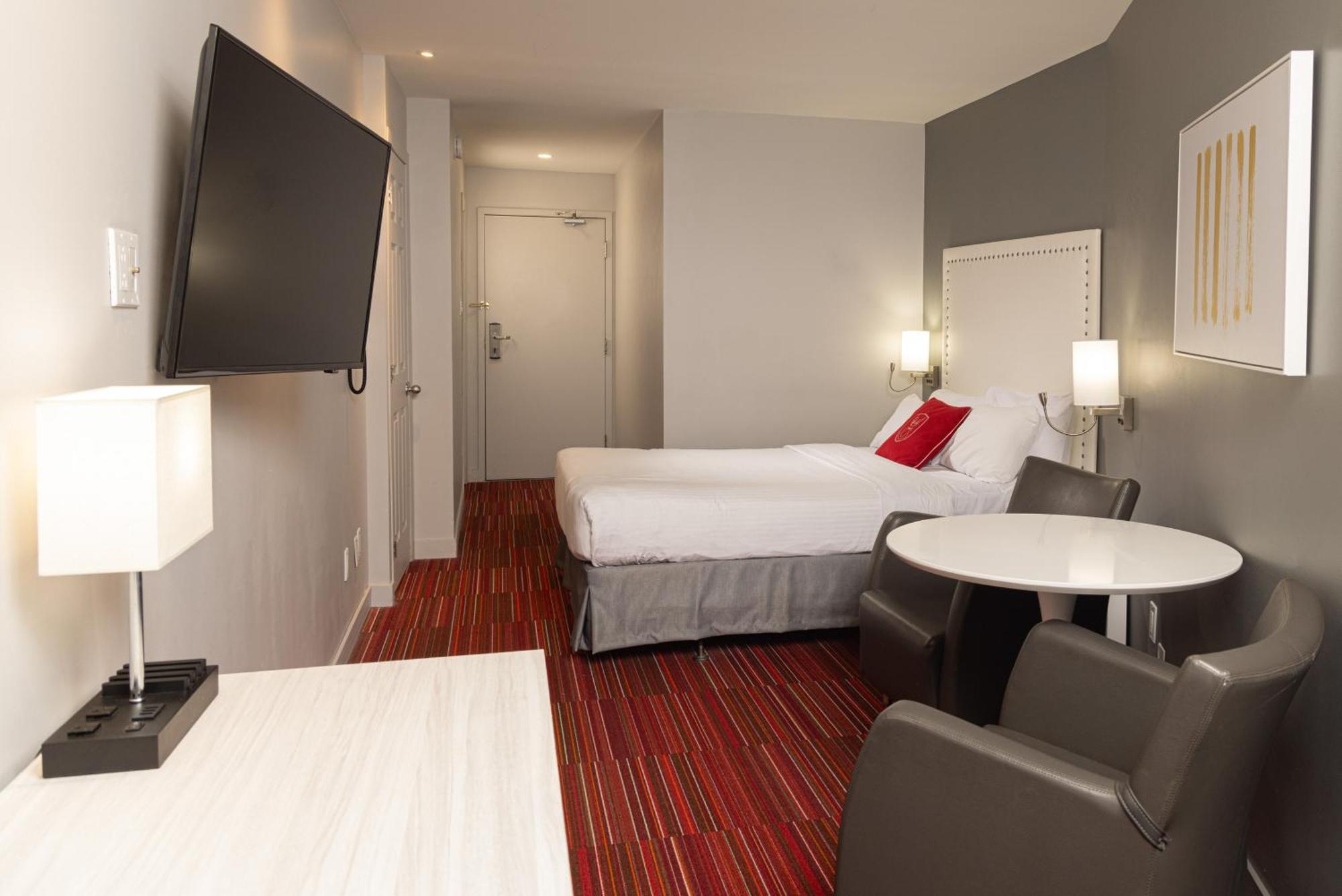 Queen Room,1596866342:JPEG